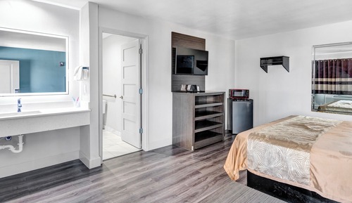 Standard Room, 1 King Bed