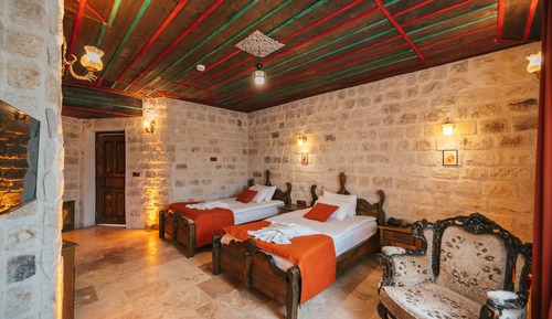 Standard Room, Multiple Beds, Courtyard View
