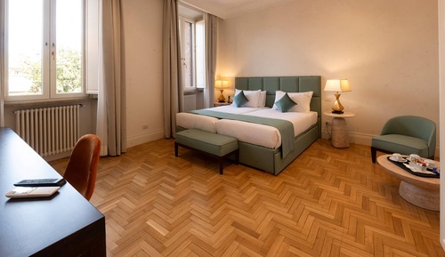 Deluxe Suite, Courtyard View