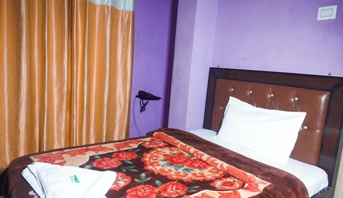 Single Room, Mountain View