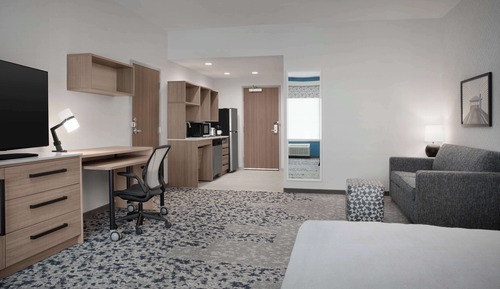 Studio Suite, 1 King Bed (Roll-In Shower)