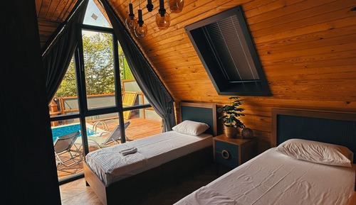 Classic Bungalow, Lake View