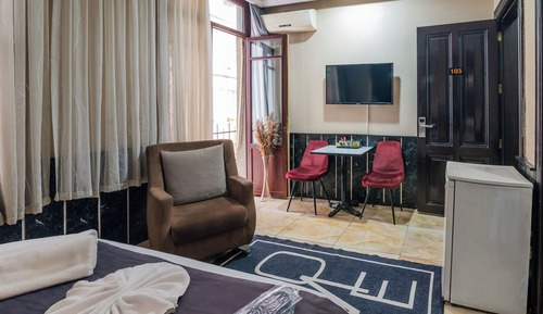 Design Room, Balcony