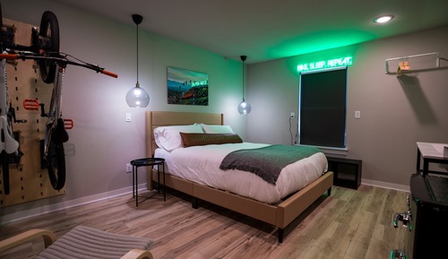 #4, Centennial Park, Single Room