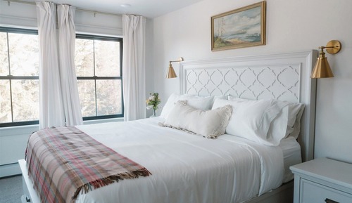 Honeymoon Room, City View