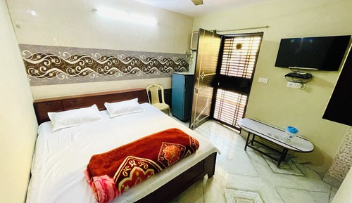 Room, City View