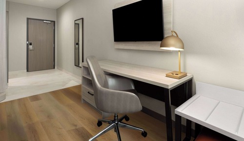 Room, 1 King Bed, Mobility Accessible, Non Smoking (Bathtub with Grab Bars)
