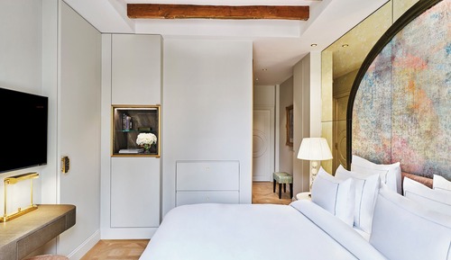 Deluxe Room, 1 King Bed, City View (Castiglione Room)