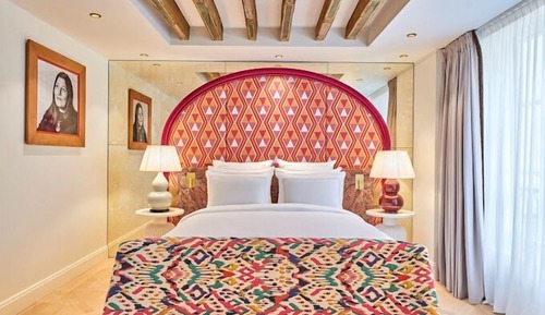 Deluxe Room, 1 King Bed, Courtyard View (Courtyard Room)