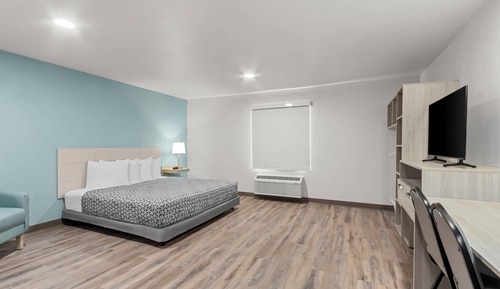 Suite, 1 King Bed, Accessible, Non Smoking