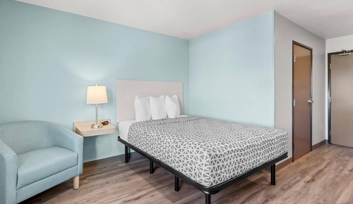 Suite, 1 Queen Bed, Non Smoking