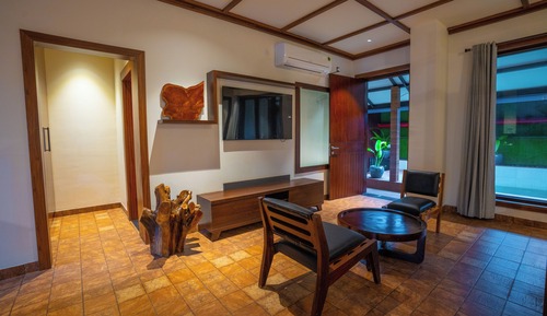 Luxury Studio Suite, Pool View