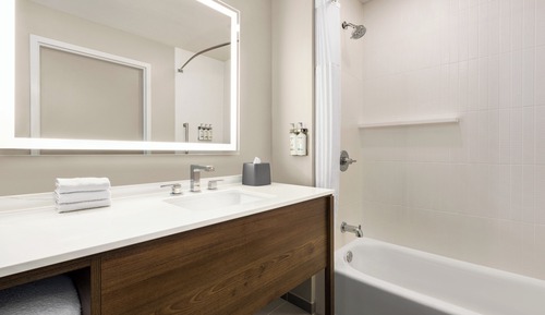 Studio Suite, 1 King Bed, Accessible Bathtub, Kitchen (Mobility)