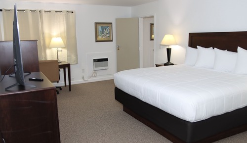 Luxury Suite, 1 King Bed with Sofa bed, Kitchenette