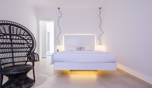 Suite, Jetted Tub (Bird's Eye)