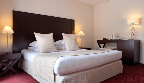 Superior Double or Twin Room, Bathtub