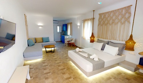 Studio Suite, Pool View