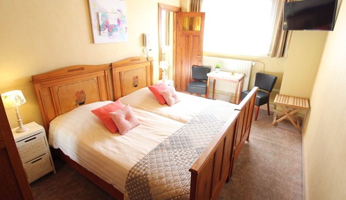 Basic Double Room, 2 Twin Beds