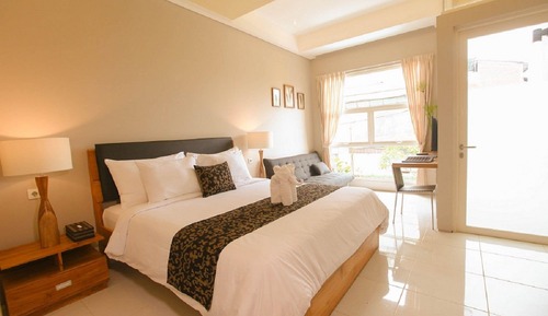 Executive Suite, Balcony