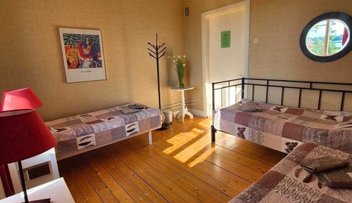 Basic Triple Room, 3 Twin Beds, Shared Bathroom, Partial Lake View