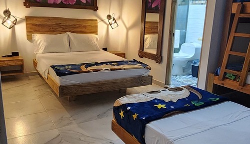 Room, Multiple Beds