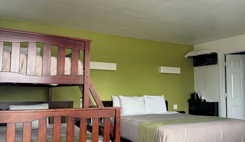 Family Room, Multiple Beds