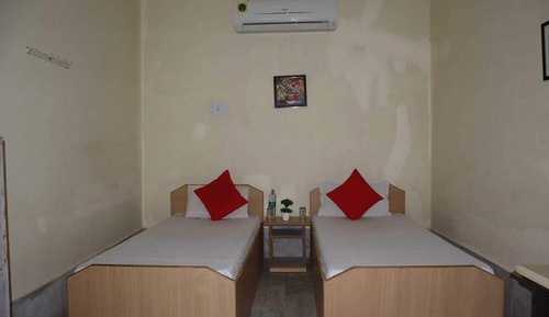 Basic Twin Room, Patio