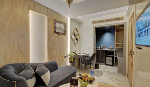 Luxury Studio Suite, Smoking, Executive Level