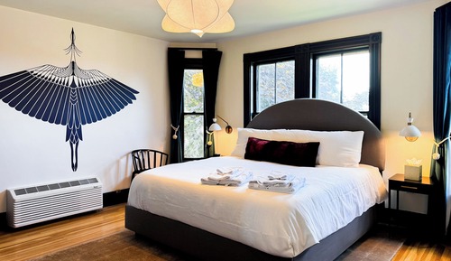 Superior Room, 1 King Bed, Non Smoking, Microwave