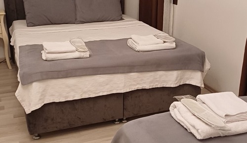 City Triple Room