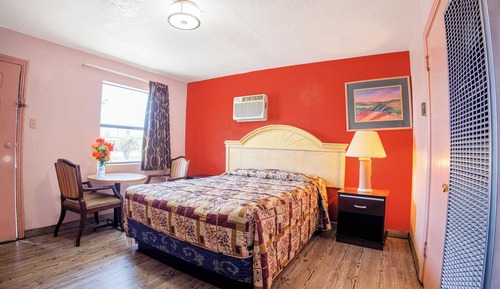 Standard Room, 1 Queen Bed, Non Smoking