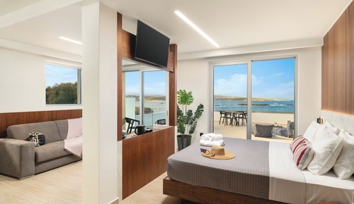 Superior Seafront Suite with Outdoor Hot tub