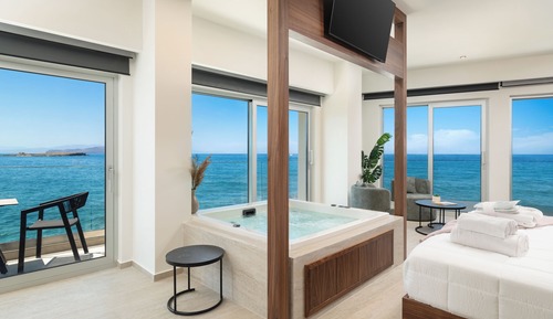 Superior Seafront Suite with Indoor Hot tub