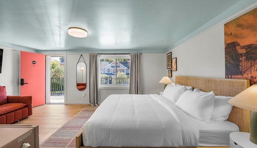 Deluxe King Suite