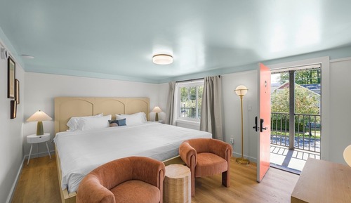 Alaskan King Room