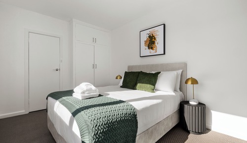One Bedroom Apartment with Courtyard