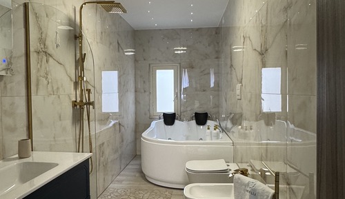 Emerella Luxury Honeymoon Suite 8