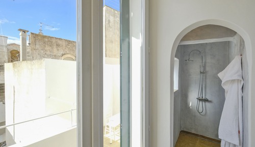 Deluxe Suite, Courtyard View