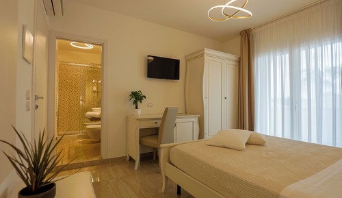 Classic Double Room, Garden View