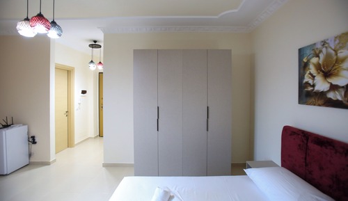 Studio, Balcony