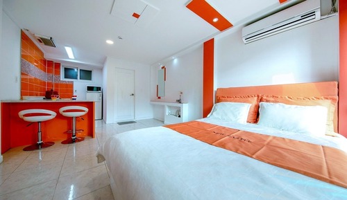 Basic Room, 1 Bedroom (Agate)