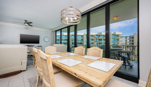 Condo, 2 Bedrooms