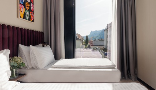 Medium Room - Twin Bed