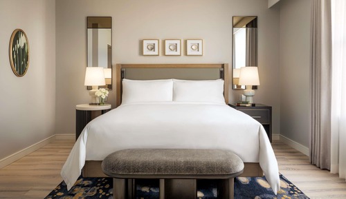 Fairmont Room, 1 King Bed, Mobility Accessible, Bay View (Roll in Shower)
