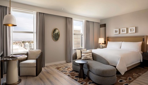 Deluxe Room, 1 King Bed, Hearing Accessible, City View