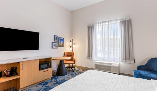 Room, 1 King Bed, Refrigerator & Microwave