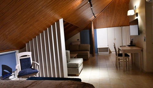 Suite, Balcony