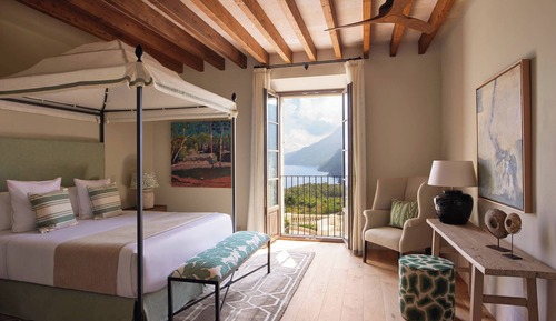 Deluxe Suite