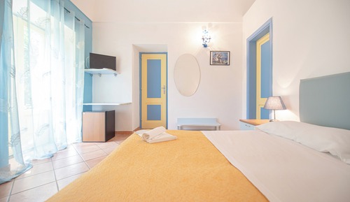 Comfort Room, Garden View