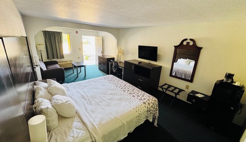 Suite 1 King Disability Access Non Smoking